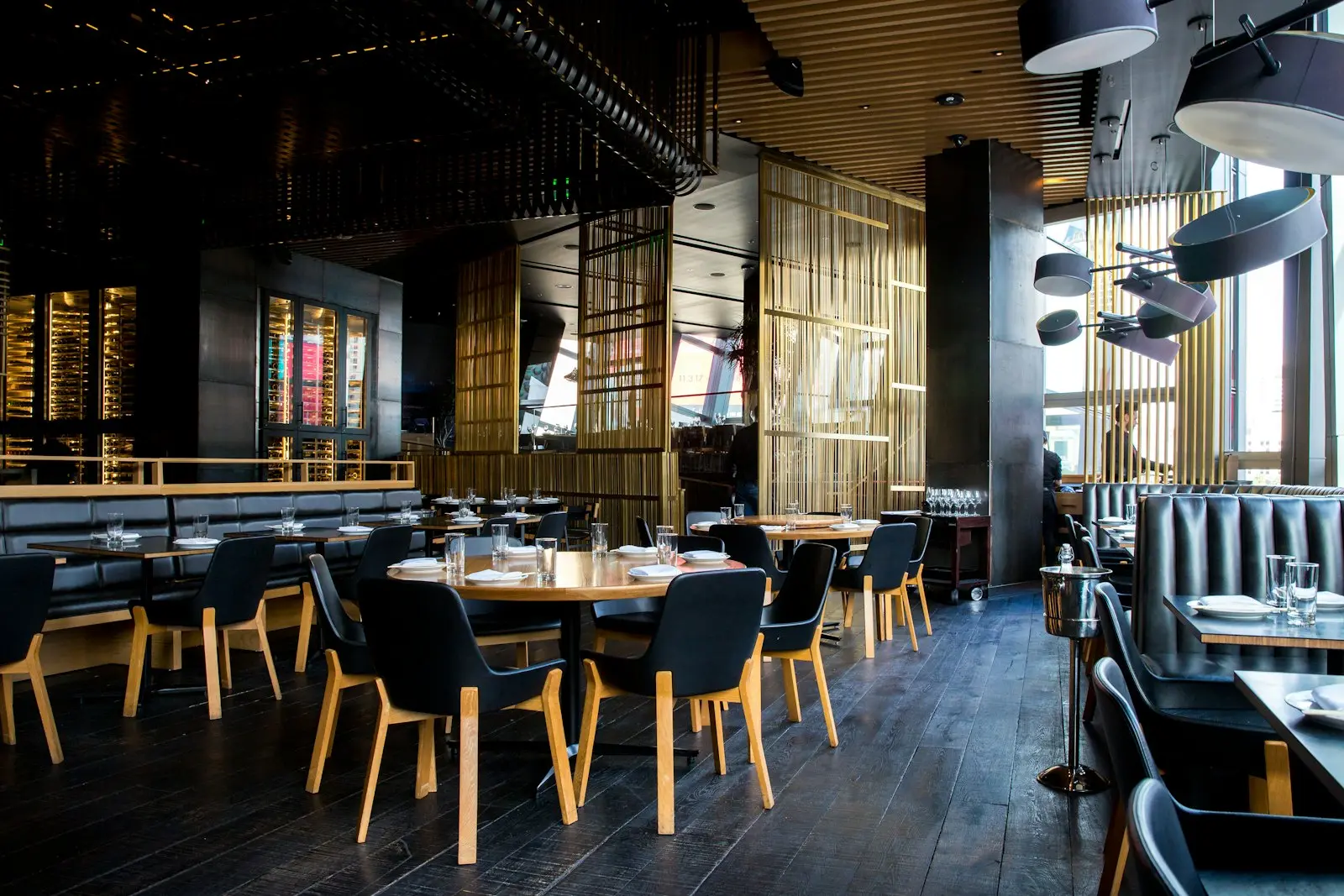 La sala di un ristorante moderno